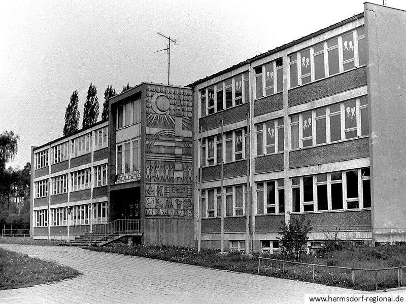 Die 2. POS (heute Regelschule) - Baubeginn war 1965, Übergabe am 01.09.1967. 