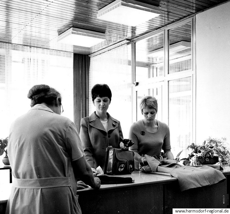 Waldsiedlungsmarkt - Annahmestelle der Hauswirtschaftlichen Dienstleistungen und Reparaturen (1974). 
