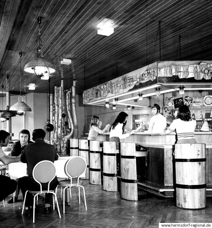 Die Bar der Gaststätte "Holzlandperle" eröffnet am 11.04.1972.