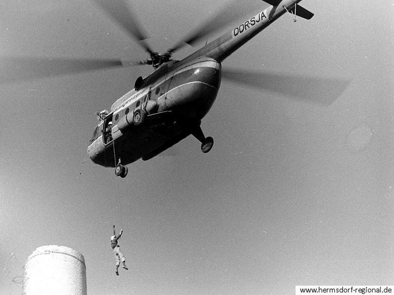 Am 11.01.1990 erfolgte am Schornstein der Einsatz eines Hubschraubers. Die Krone wurde repariert. Am 07.11.1993 wurde der Schornstein gesprengt. 
