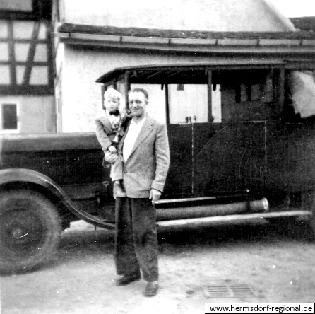 Werner Vogel mit Enkel