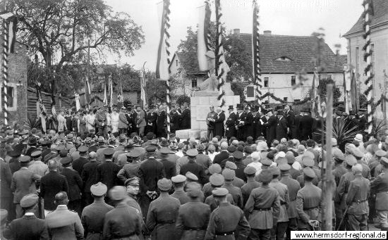 1930 - Einweihung durch Militärverein Hermsdorf