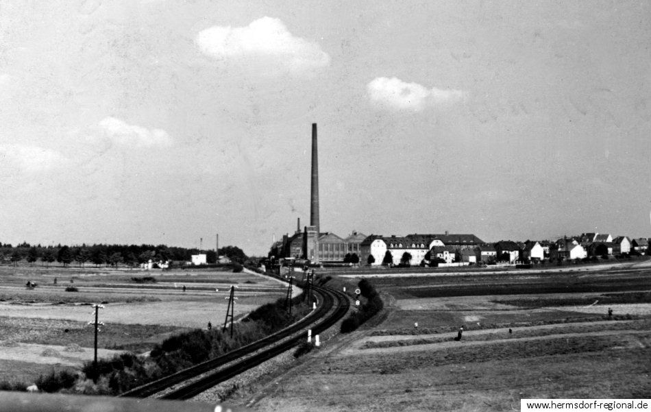 1936 Blickauf die HESCHO von der Autobahnbrücke der A 4 über die Bahnlinie fotografiert. 