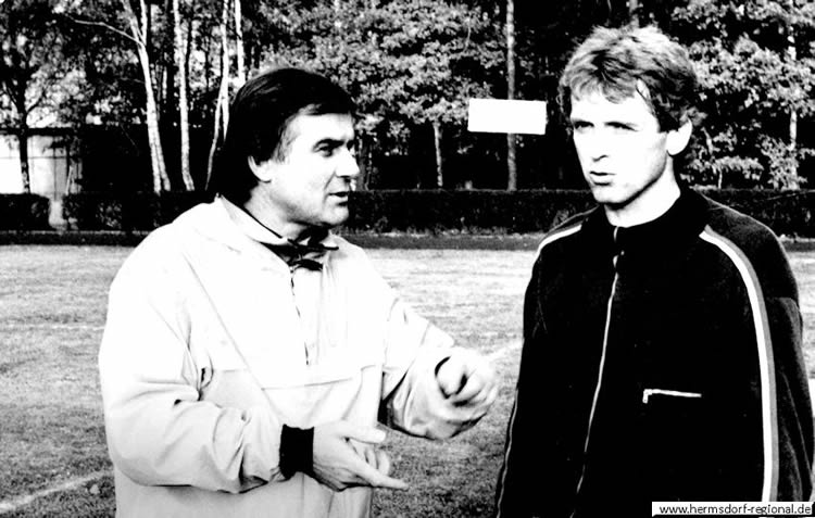Peter Ducke - Ex-Nationalspieler der DDR und Spieler beim SC Carl Zeiss Jena, war Fußballtrainer in Hermsdorf. Peter Ducke (links) mit Henning Franke 
