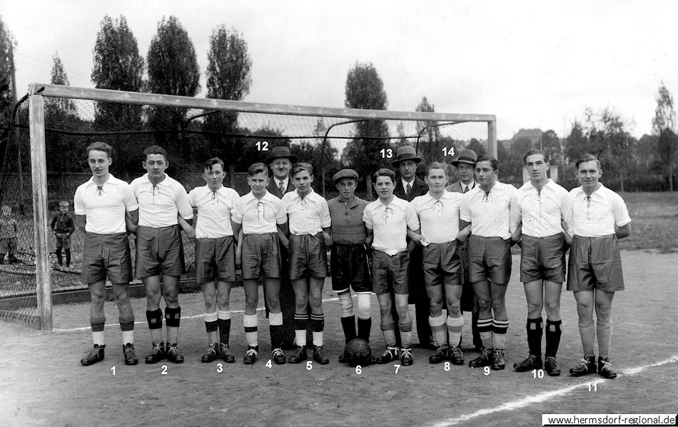 Um 1935 Fußballmannschaft Hermsdorf 