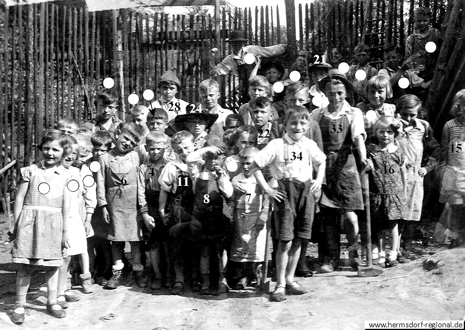 1934 Kindermaibaumsetzen im Garten der Gaststätte "Altenburger Hof"
