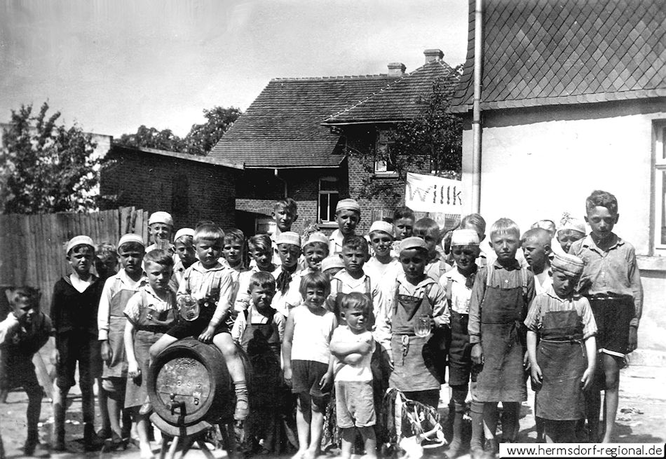 1935 Kindermaibaumsetzen zu Hermsdorf